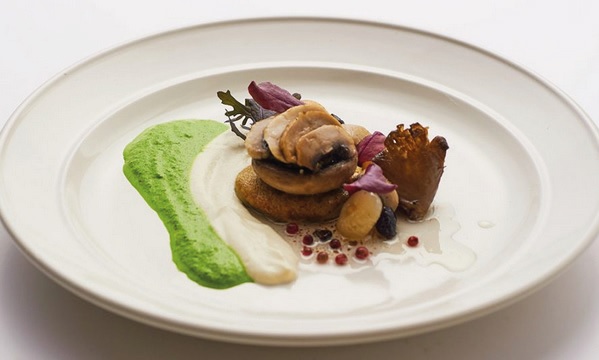 Ceci neri con funghi e cipolline ceci neri