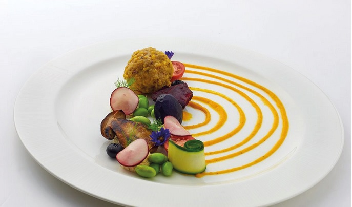 Miglio con edamame, salsa di carote alla senape e barbabietola miglio con edamame