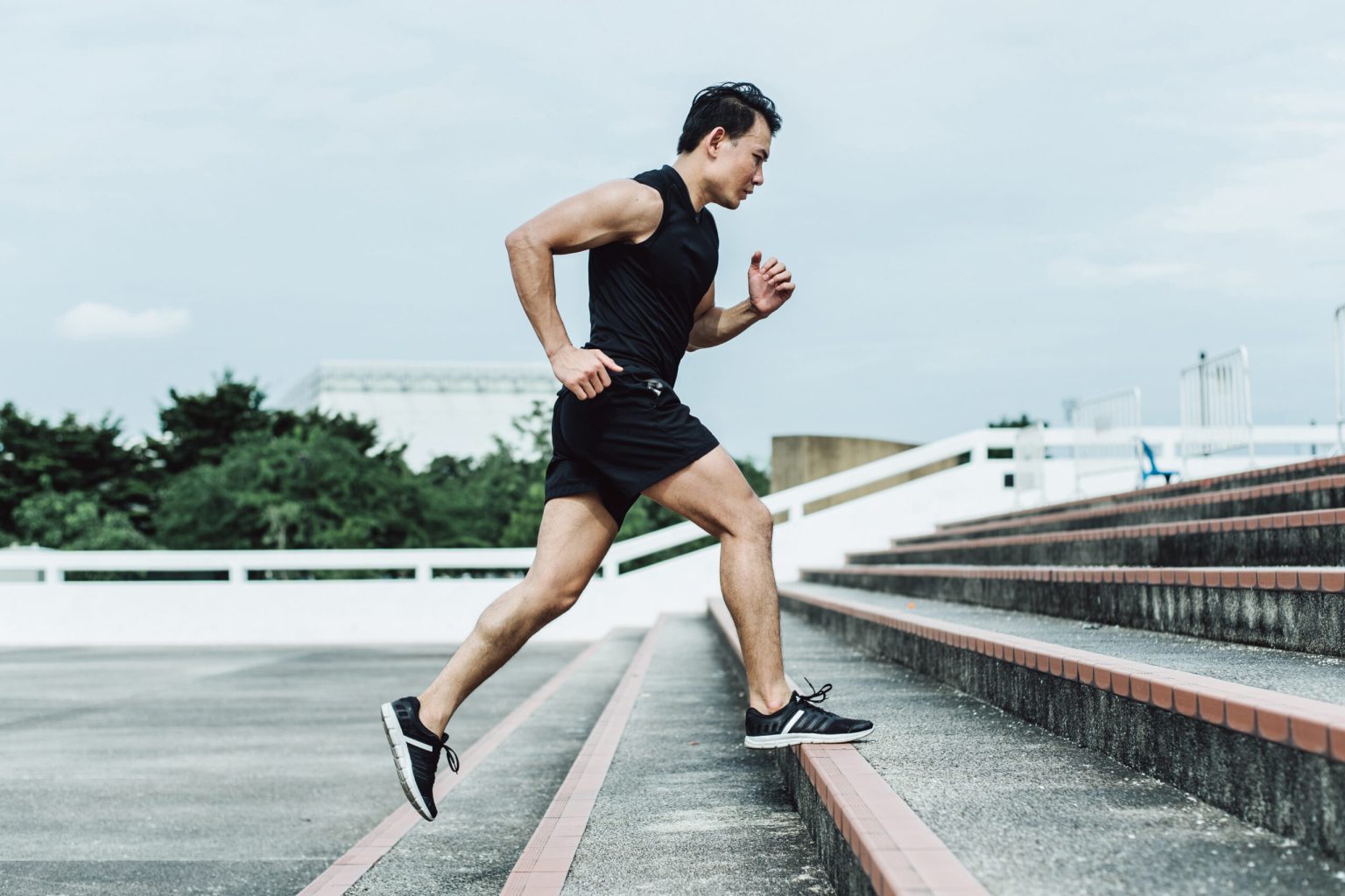 “Trauma season”, per gli esperti l’estate è la stagione degli infortuni: ecco il vademecum per prevenirli e curarli jogging