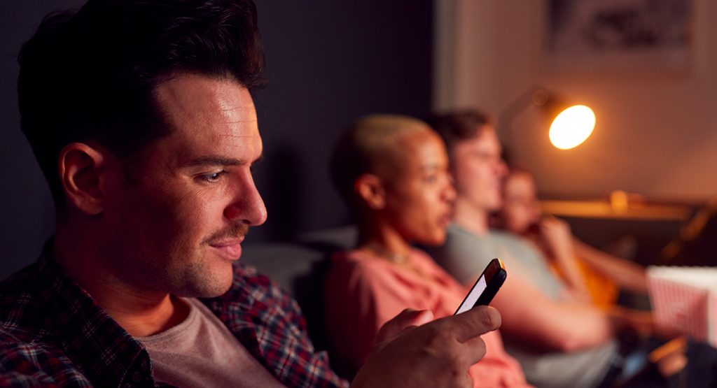 Quante ore passi davanti alla TV o sui social?
