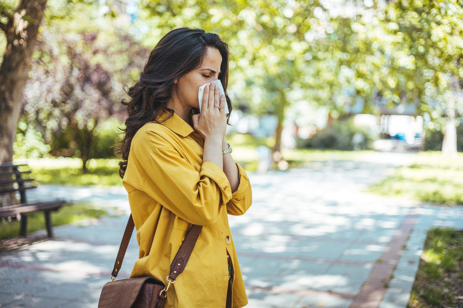 Allergie stagionali: antistaminici e corticosteroidi, rischi e alternative